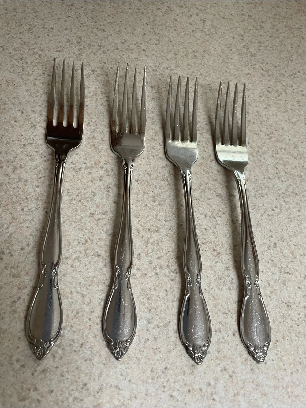 ONEIDA Stainless CHATELAINE Set Of 4 DINNER FORKS 7 1/4